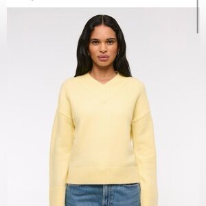NWT Women's Abercrombie & Fitch V-Neck Yellow Sweater